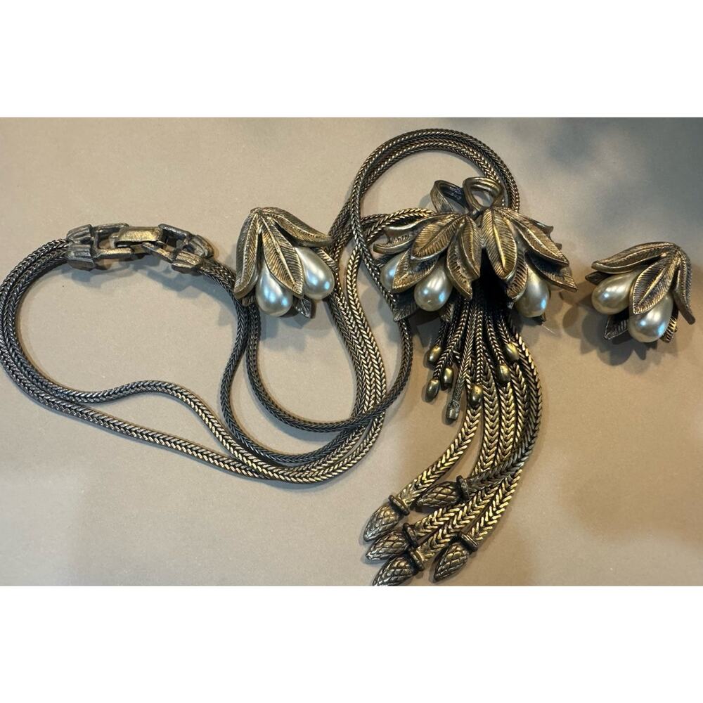 tortolani vintage jewelry Set Clip On Earrings And Necklace